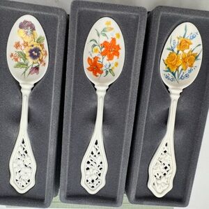 Lot of 3 NIB Vintage 1989 Vintage Avon Bisque Porcelain Collector Spoons Floral